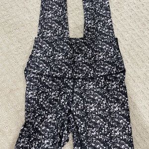 Lululemon wunder under leggings size 8 and 6!